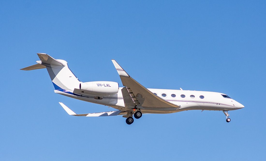 Gulfstream G650 on approach